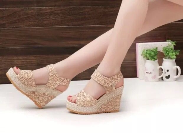 Flat bottom high heel sandals - Image 10